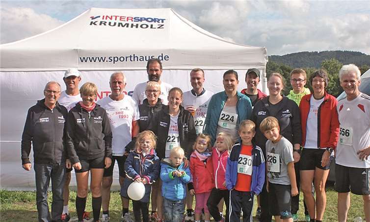 Ein Teil der Westumer Lauftreffler nach dem Lauf am Laacher See.privat