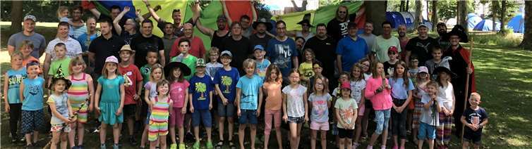 Ein Teil der großen und kleinen Zauberlehrlinge beim VaKiA-Zaubercamp. Foto: privat