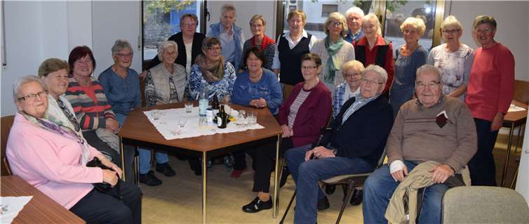 Ein Teil des Organisationsteams der „Fröhlichen Runde“ mit den Gästen.Privat