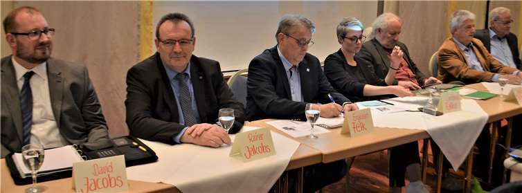 Ein Teil des Podiums bei der Diskussionsveranstaltung zum Thema „Wie wollen wir morgen leben?“, zu der die BI „lebenswerte Stadt“ eingeladen hatte. Foto: Privat