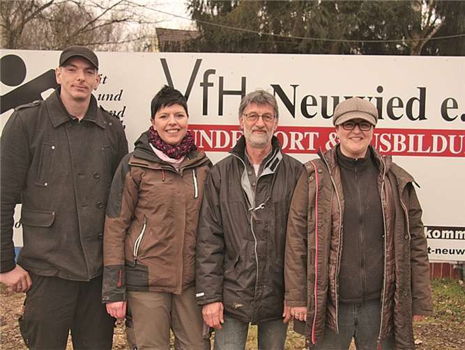 Ein Teil des neuen Vorstands (von links): Christian Gaide (Platzwart), Cindy Schön (Ausbildungswart), Kurt Schneider (Kassenwart) und Eva Hermann (Zweite Vorsitzende).privat
