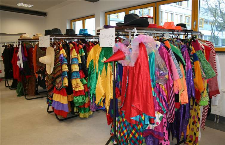 Ein Teilbetrag aus dem Kostümverkauf kommt der Kindertagesstätte Sankt Marien Linz und damit den Kindern zugute.privat