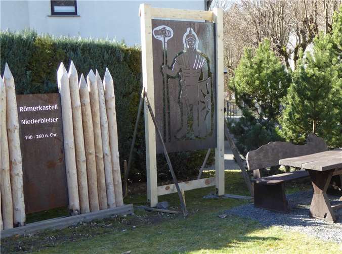 Ein Tisch und zwei Bänke laden müde Fußgänger, Wanderer und Radtouristen, die unsere schöne Umgebung erkunden möchten, zum Verweilen ein.Foto: Verein Niederbieberer Bürger