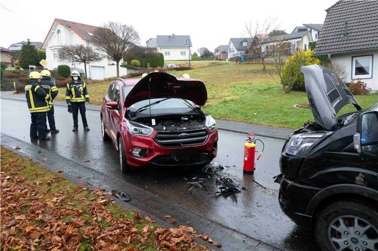 Unfall in Kleinmaischeid Ein Transporter einer Firma und ein PKW waren zusammengestoßen.Foto: Feuerwehr VG Dierdorf