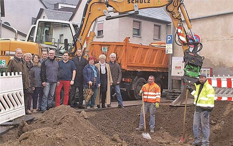 Ein Treffen der besonderen Art am „Alten Kirmesplatz“ in der neuen Mitte von Rübenach. Vertreter des Fördervereins „Rüwenacher Möck“, Sponsoren und Unterstützer freuten sich über den Baufortschritt.US
