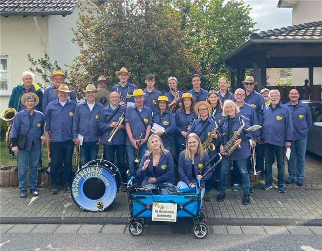 „Ein Umzug, wie er schöner kaum sein kann – Musik, Wein, gute Stimmung und die Ahr im Herzen“, so das einhellige Fazit der Musikerinnen und Musiker.  Foto: privat