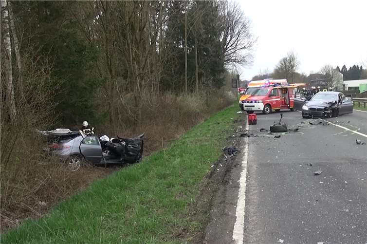 Ein Unfall auf der B413 bei Dierdorf forderte einen Toten sowie zwei Schwerverletzte. Foto: WinklerTV