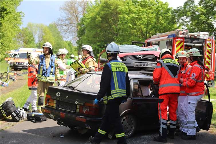 Ein Verkehrsunfall mit mehreren Verletzten diente als Übungsszenario auf dem Flugplatz in Mendig.  Fotos: WAMFO.DE