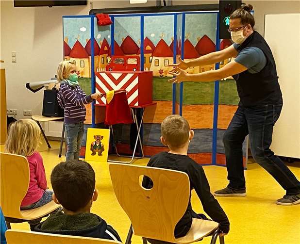 Ein Verkehrszauberer faszinierte an der Kunostein-Grundschule.Foto: StadtNeuwied