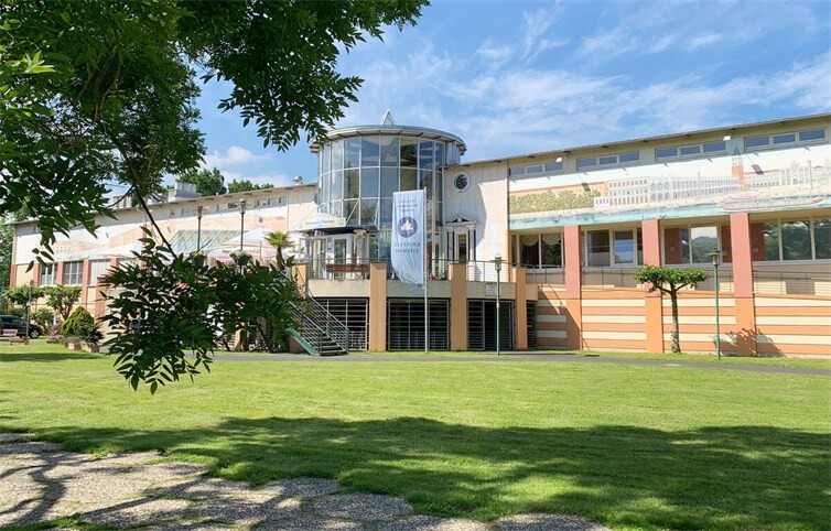 Ein Vierteljahrhundert Entspannung, besondere Begegnungen und unvergessliche Wohlfühlmomente – die Kristall Rheinpark-Therme Bad Hönningen. Foto: Kristall Bäder AG