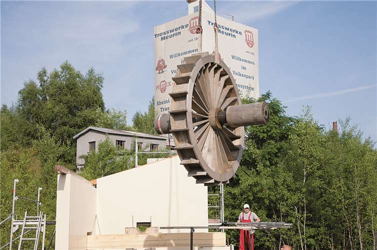 Ein Wasserrad aus Eiche wird die Steinsäge antreiben.