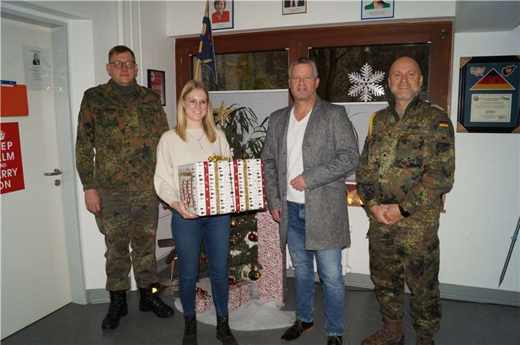 Ein Weihnachtspaket der Töpferstadt macht sich auf dem Weg in den Niger. Foto: Rathaus Ransbach-Baumbach