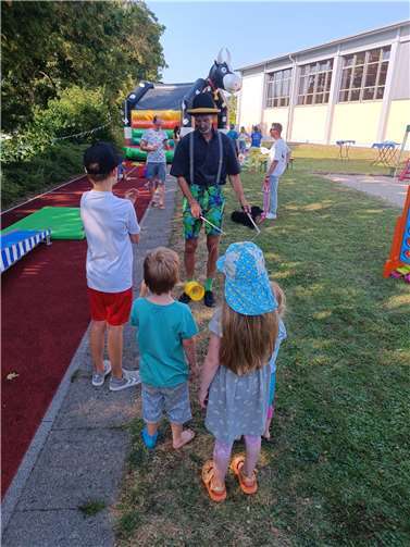 Ein Zauberer beeindruckte Jung und Alt mit seinen Künsten.  Foto: A.S.S. Rengsdorf e.V.