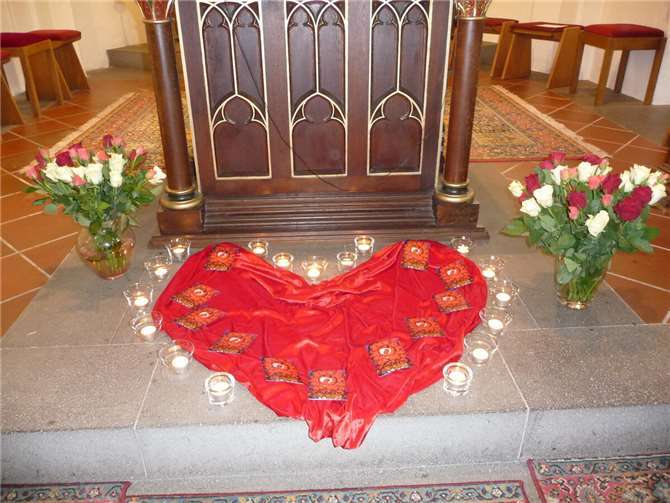 Ein Zeichen der Liebe, Rosen und Andachtsbild zum Abschluss der Feier. Foto: privat