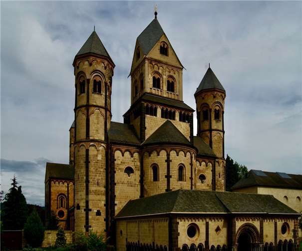 Ein Zentrum der Spiritualität: Das Kloster Maria Laach.Fotos: Klaus Geck