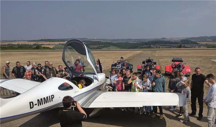 Ein absolutes Highlight war für die Kinder die Einladungdes Luftsportvereins Bad Neuenahr-Ahrweiler e.V. Foto: privat