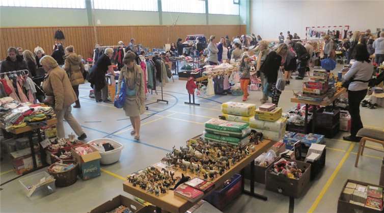 Ein abwechslungsreiches Angebot wurde den Besuchern des Basars in der Goloring-Halle präsentiert. privat