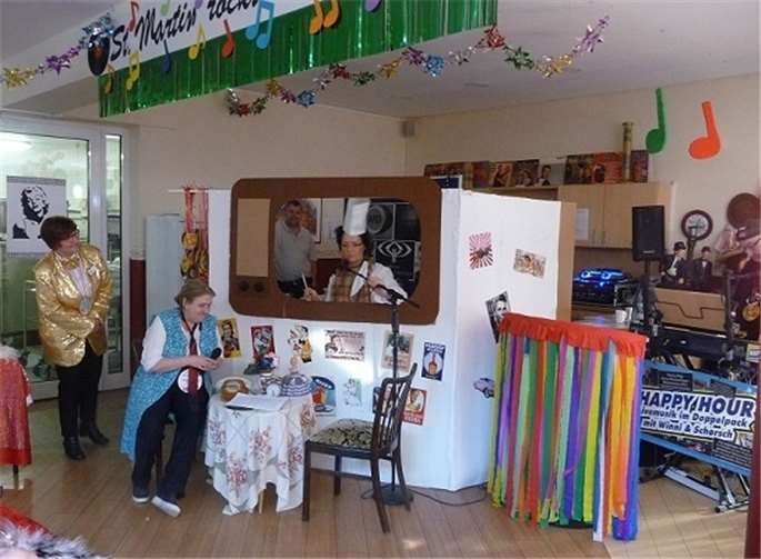 Ein abwechslungsreiches „Fernsehprogramm“ wurde bei der Karnevalssitzung im Pflegeheim St. Martin geboten. Foto: privat