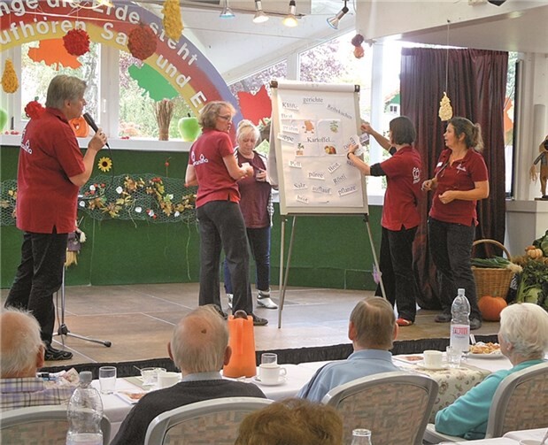 Ein abwechslungsreiches Programm führte durch die Feier.privat