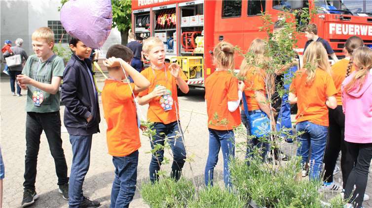 Ein abwechslungsreiches Programm wurde geboten, sogar die Feuerwehr war vor Ort.