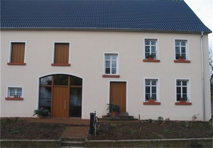Ein älteres Bauernhaus wurde nach der Sanierung zu einem Niedrigenergiehaus.  VZ RLP/ Bernhard Andre