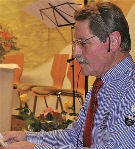 Ein äußerst beliebter Protagonist des „Verzällchesabends“: Robert Hoß, der Bad Breisiger Mundart-Poet.FA