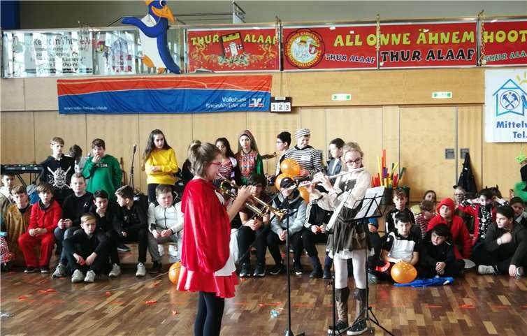 Ein aktueller Song wurde mit Querflöte und Trompete vorgetragen.Foto: privat