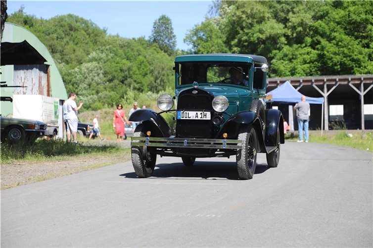 Ein alter Ford Pickup.