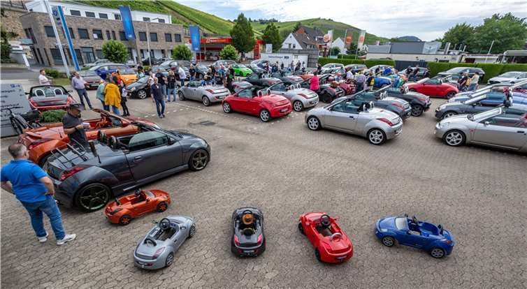 Ein beeindruckendes Bild boten die 48 Streetka-Modelle beim kürzlichen Streetka-Treffen in der Kreisstadt. Selbst Mini-Streetka`s waren am Start.  Foto: privat