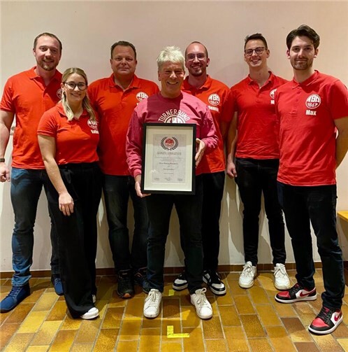 Ein besonderer Moment in der Geschichte des Turner-Bund 1867 e.V. Andernach ereignete sich am 25. Oktober 2025: Matthias Busenkell wurde im Rahmen einer feierlichen Ehrung für sein jahrzehntelanges Engagement und seine herausragenden Verdienste gewürdigt. Foto: privat