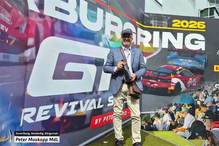 Ein besonderer Premierenbesuch: CDU-Landtagsabgeordneter Peter Moskopp erlebt die GT World Challenge am Nürburgring 