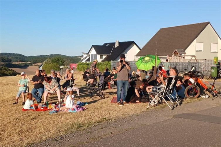 Ein besonderer Sundowner mit Blick zum Himmel Partielle Finsternis - und in der DunkelheitSternschnuppenstrom der Perseiden 