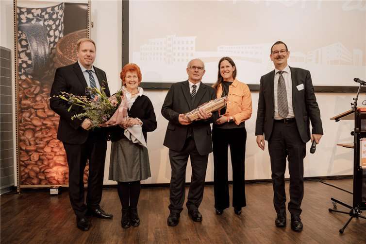 Ein besonderer, emotionaler Moment war die Ehrung des langjährigen Seminarleiters und Dozenten Karl Hartmann, der mit 78 Jahren in den Ruhestand verabschiedet wurde.