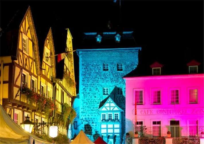 Ein besonderes Farbenspiel erwartet die Besucher bei „Linz leuchtet“.MBE Licht- und Tontechnik