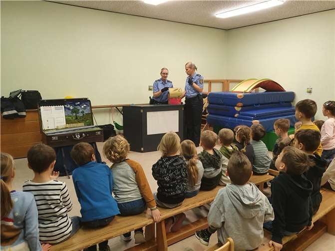 Ein besonderes Highlight war das mobile und pädagogische Puppentheater für die Kinder. Quelle: Kath. KiTa St. Servatius Landkern