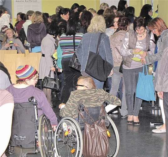 Ein bunt gemischtes Publikum von mehr als 200 Frauen besuchte die Frauenmesse in der VHS-Neuwied. privat