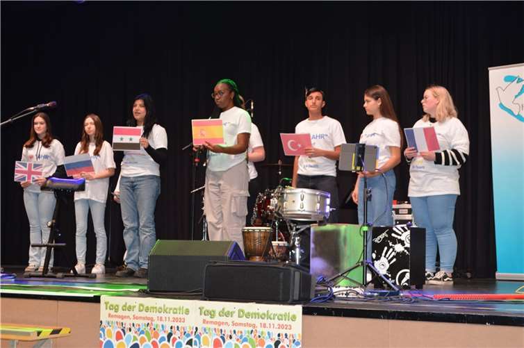 Ein buntes Fest für Frieden und Demokratie wurde am Samstag in Remagen gefeiert. Fotos: AB