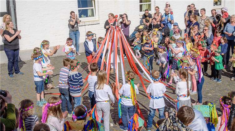 Ein buntes Frühlingsfest mit allerlei Attraktionen gab es für die Kleinen.privat