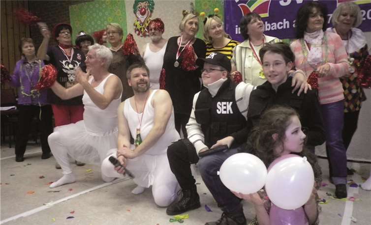 Ein buntes Programm führte die Gäste durch die schöne Karnevalssitzung. privat