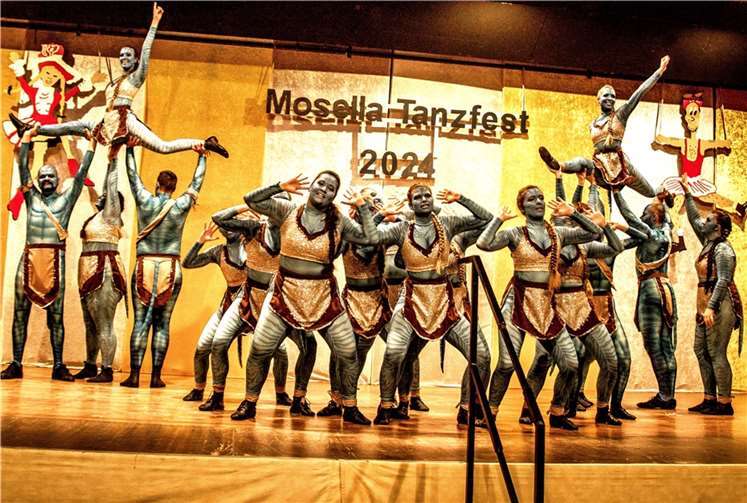 Ein buntes Programm mit 65 Tänzen und fast 900 Aktiven begeisterten. Copyright: Hobbyfotograf Marcel Ste