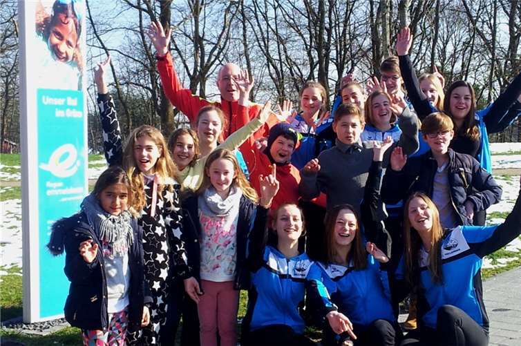 Ein buntes Team: die Einzelschwimmer bei der Bezirksmeisterschaft.privat