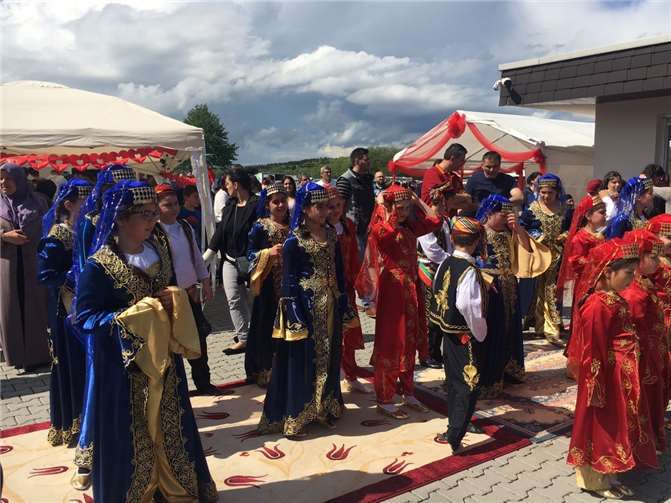 Ein buntes Unterhaltungsprogramm erwartet die Besucher beim Frühlingsfest in Ransbach-Baumbach.  Privat