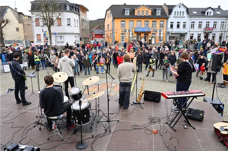 Sinzig: 300 Menschen demonstrierten für Demokratie und Vielfalt Ein buntes musikalisches Programm wurde geboten.
