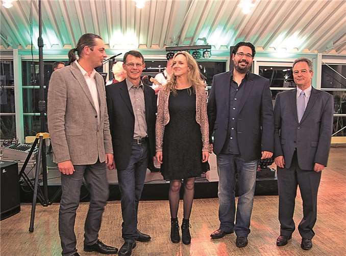 Ein dickes Lob vom Vorsitzenden des Rheinbacher Gewerbevereins, Oliver Wolf und Bürgermeister Stefan Raetz, für die Organisatoren der diesjährigen 3K (v.li.): Peter Henkes, Gerhard Brandt, Natalie van de Flierdt, Oliver Wolf und der Hausherr, Walter Dernbach.STEIN