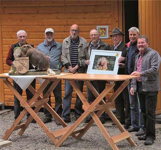 Ein ehemaliger Oberbieberer, mehrere Oberbieberer und ein Biber: Mehr Bi(e)ber geht nicht. privat