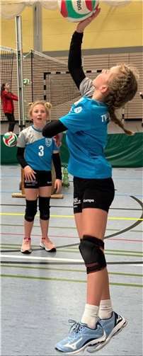 Ein eingespieltes Team: Luisa Wochnick (Zuspiel) und Amelie Löser (Angriff).