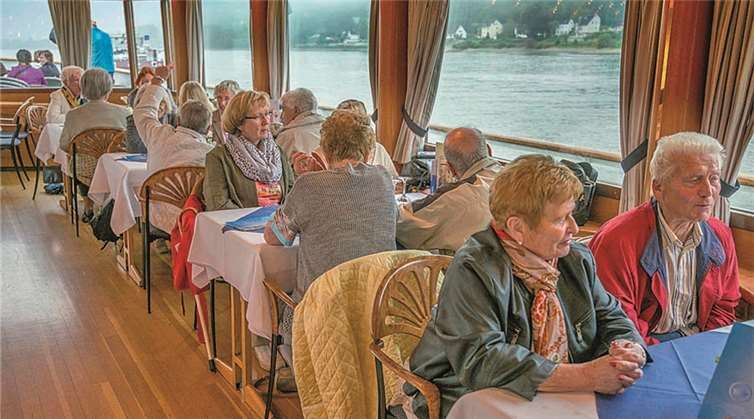 Ein einmaliges Erlebnis für die Mundartkreismitglieder aus Sinzig war die Fahrt auf der "Goethe" bei sonnigem Wetter auf dem Rhein. privat