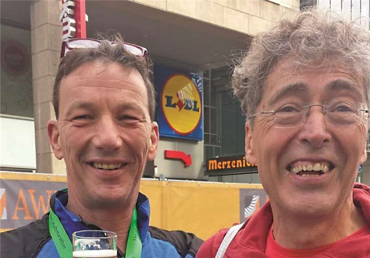 Ein erfolgreiches Duo beim Halbmarathon in Köln: Michael Heinen (links) und Gerhard Endruschat.privat