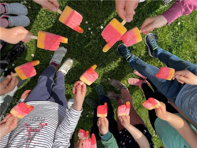 Ein erfrischendes Eis zum Ende der Ferienwoche und zur Einstimmung auf die Ferien gehörte natürlich dazu. Quelle: VG Weißenthurm