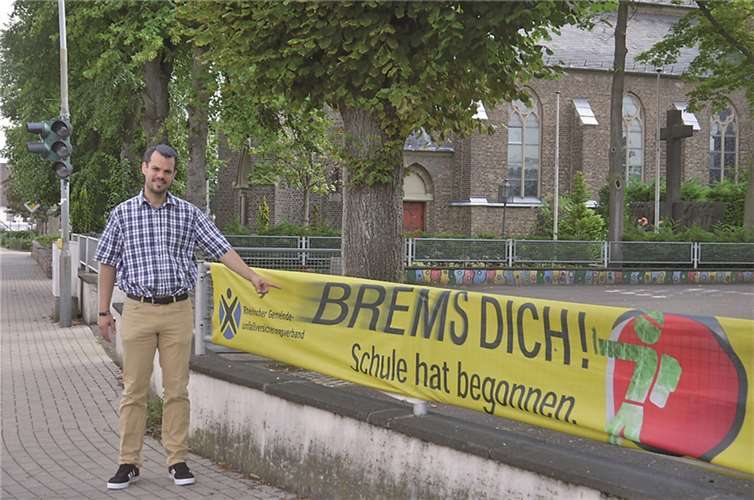 Ein extra Banner weist auf den Schulbeginn hin. privat